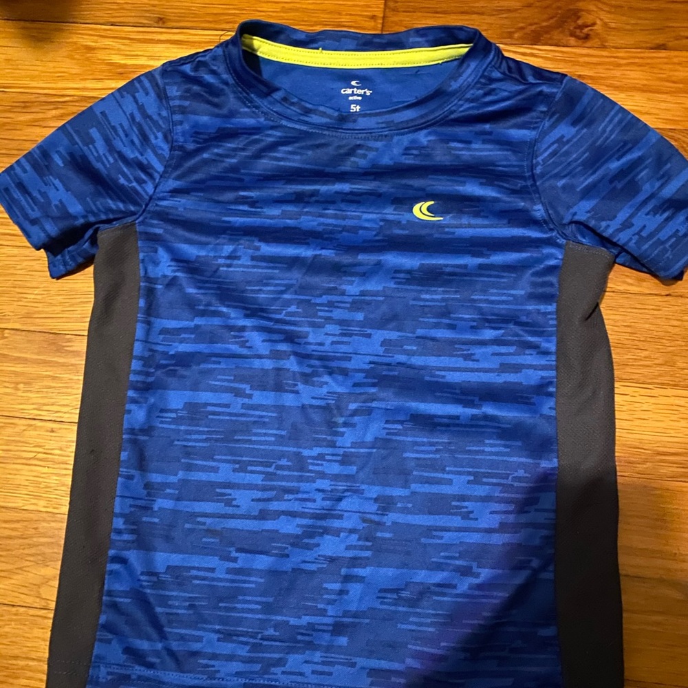 Carter’s active short sleeve shirt size 5t